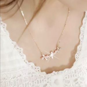 Women fashion Flower Pendant Necklace
